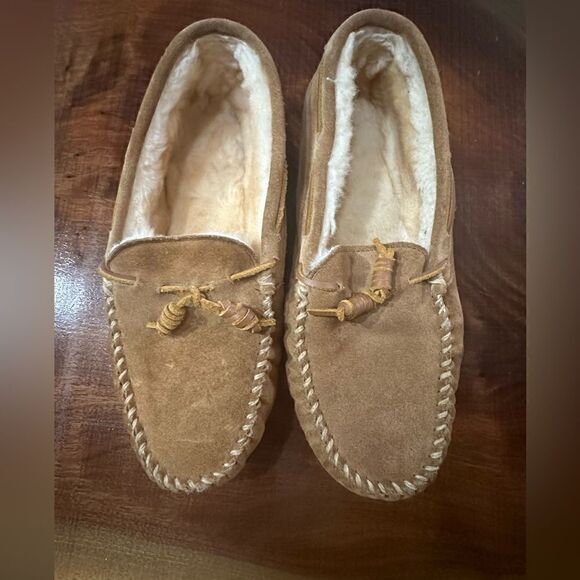 Minnetonka Shoes - Minnetonka Moccasin Women's Sz 11 Slippers 3711 Brown Suede Fur Lined